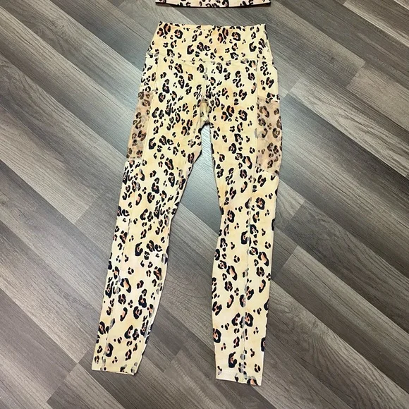 Fabletics Set - Picture 2 of 3